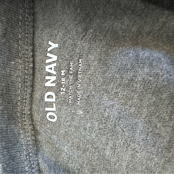 Old Navy Gray Kids Mini Elf Baby Tee - Picture 2 of 5